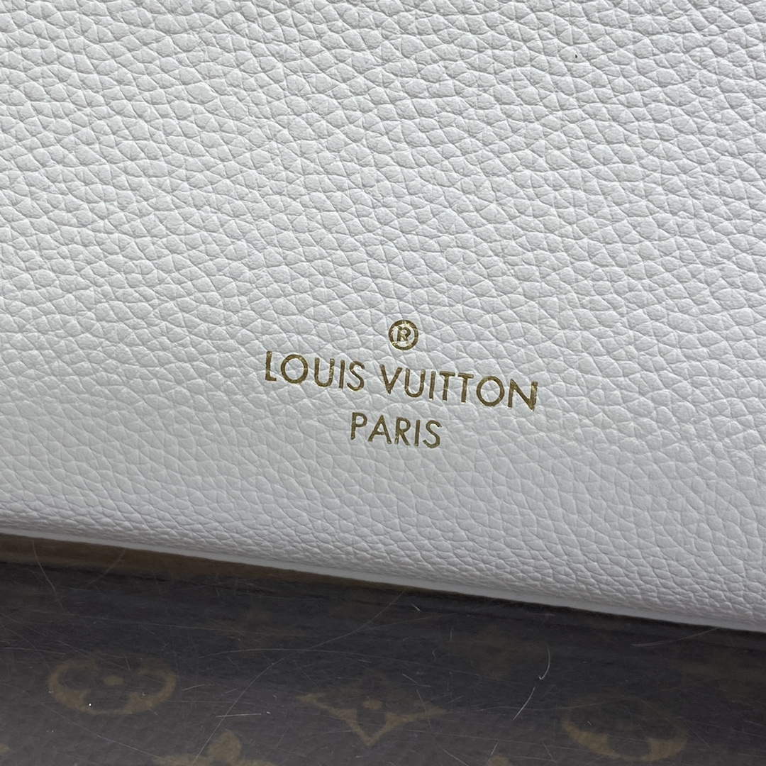 LV M23637 Louis Vuitton Lock & Go Handbag Quartz | lv m23637 louis vuitton lock go handbag quartz 7