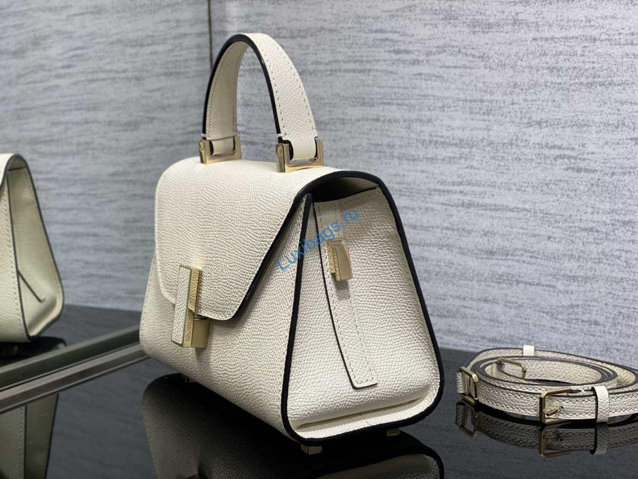 Valextra WBES0036028 Iside Top Handle Mini Bag White | valextra wbes0036028 iside top handle mini bag white 005