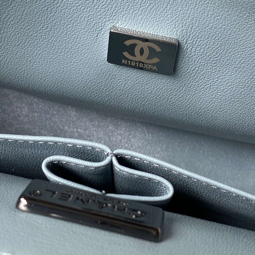 chanel a01112 flap classic handbag velvet crystal pearl blue 7 Chanel A01112 Flap Classic Handbag Velvet Crystal pearl Blue | chanel a01112 flap classic handbag velvet crystal pearl blue 017