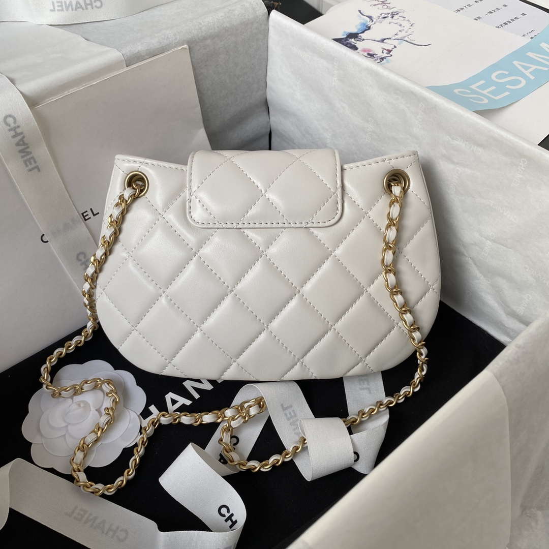 Chanel AS4609 Small Messenger bag Lambskin White | chanel as4609 small messenger bag lambskin white 002
