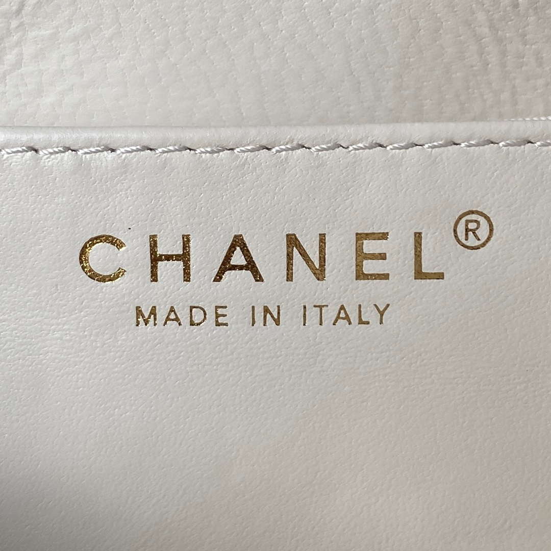 Chanel AS4609 Small Messenger bag Lambskin White | chanel as4609 small messenger bag lambskin white 008