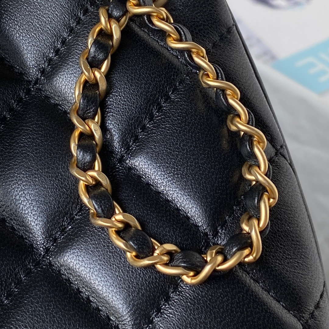 Chanel AS4610 Messenger bag Lambskin Black | chanel as4610 messenger bag lambskin black 004