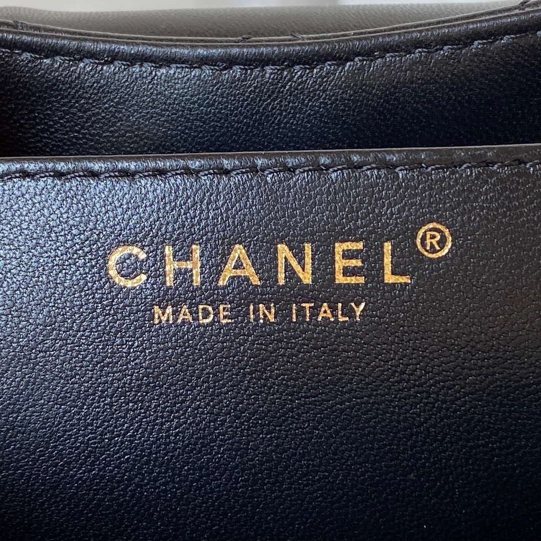 Chanel AS4610 Messenger bag Lambskin Black | chanel as4610 messenger bag lambskin black 008