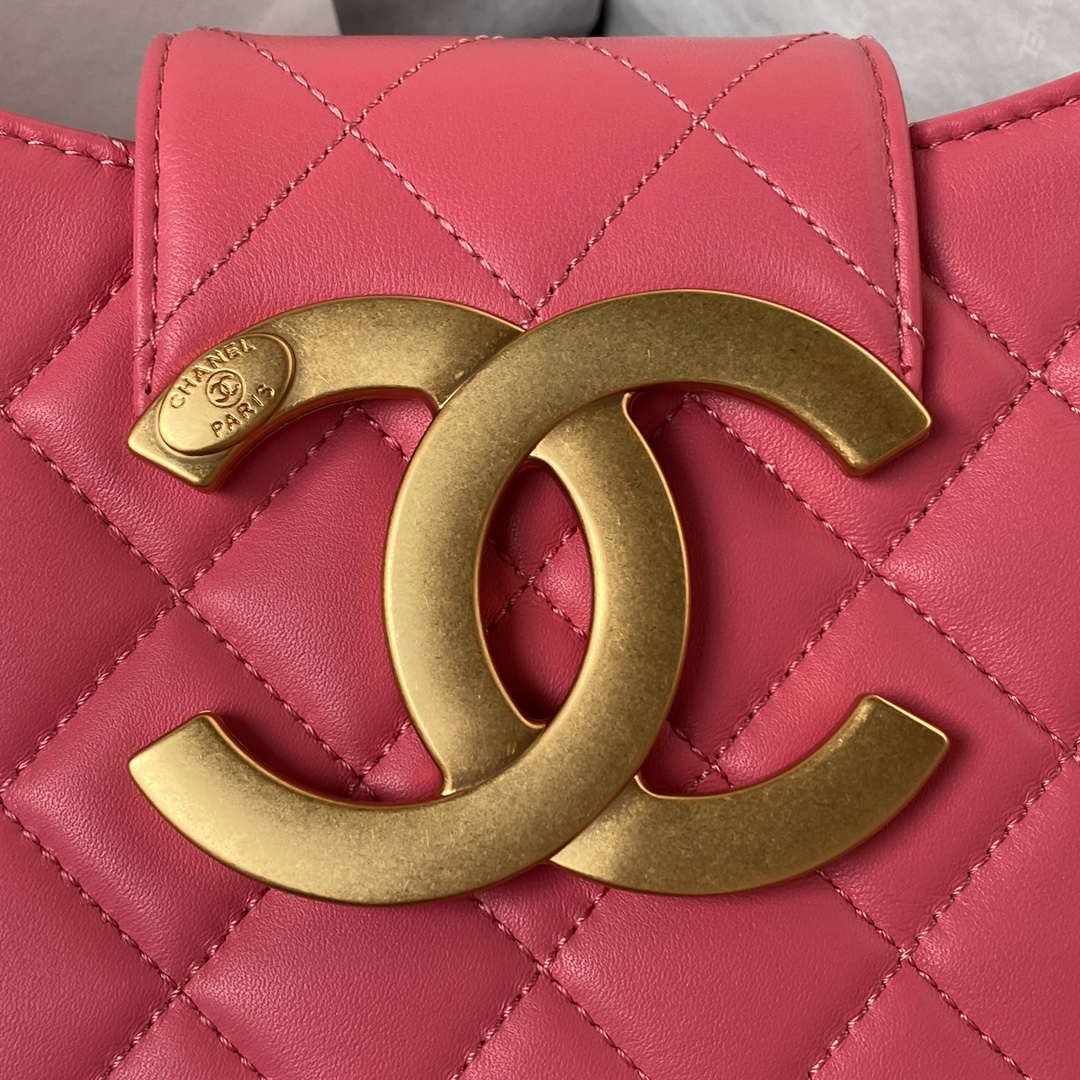Chanel AS4610 Messenger bag Lambskin Red | chanel as4610 messenger bag lambskin red 003