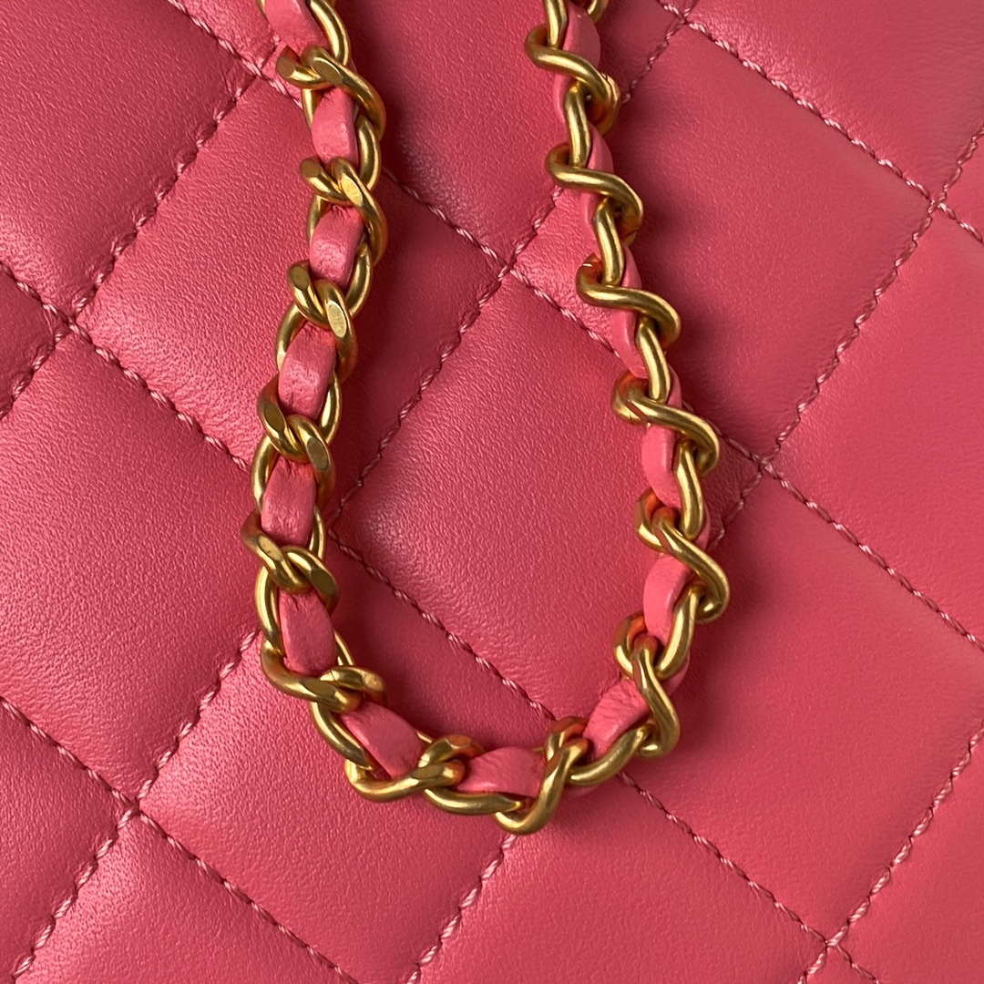 Chanel AS4610 Messenger bag Lambskin Red | chanel as4610 messenger bag lambskin red 004
