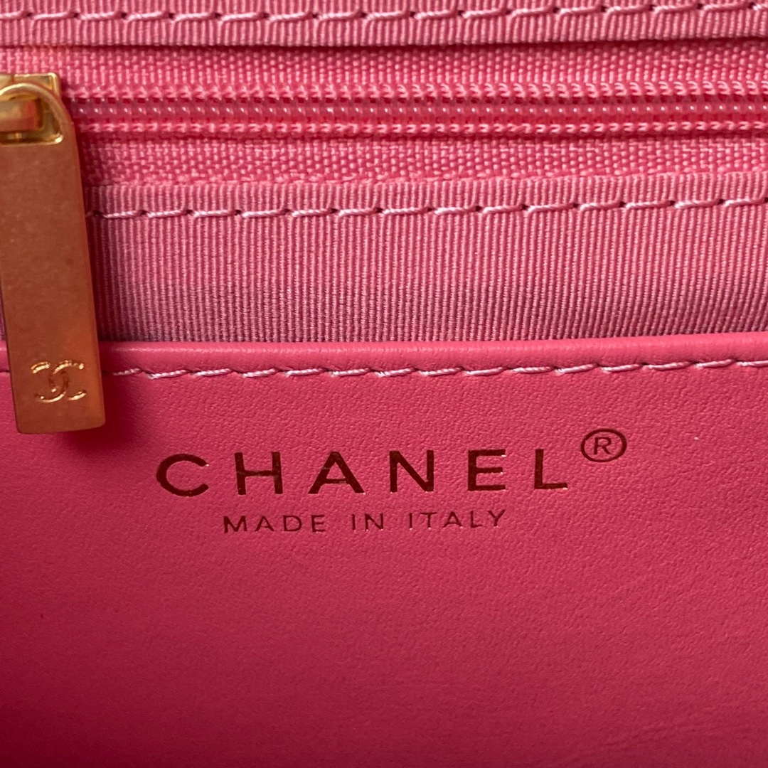 Chanel AS4610 Messenger bag Lambskin Red | chanel as4610 messenger bag lambskin red 008