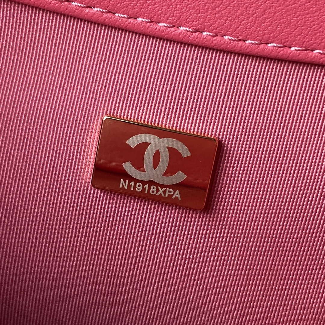 Chanel AS4610 Messenger bag Lambskin Red | chanel as4610 messenger bag lambskin red 009
