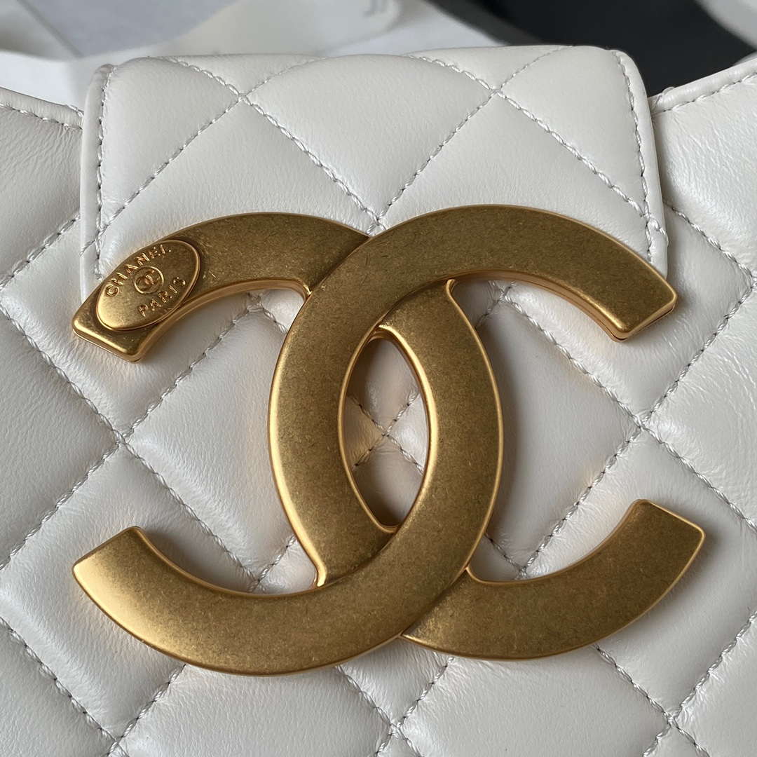 Chanel AS4610 Messenger bag Lambskin White | chanel as4610 messenger bag lambskin white 003