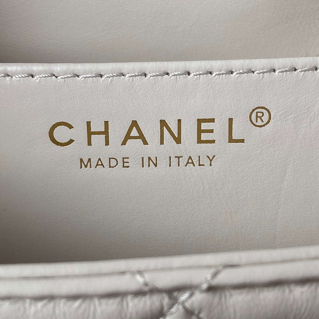 Chanel AS4610 Messenger bag Lambskin White | chanel as4610 messenger bag lambskin white 008