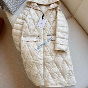 Moncler Women's Fashion Clothing Long Down Coat M68722
