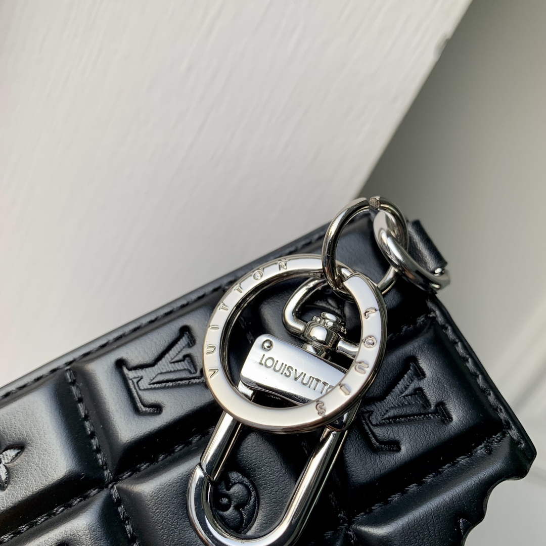 LV M01478 Louis Vuitton LV Chocolate Bar Figurine Key Holder and Bag Charm Black grid | lv m01478 louis vuitton lv chocolate bar figurine key holder and bag charm black grid 3