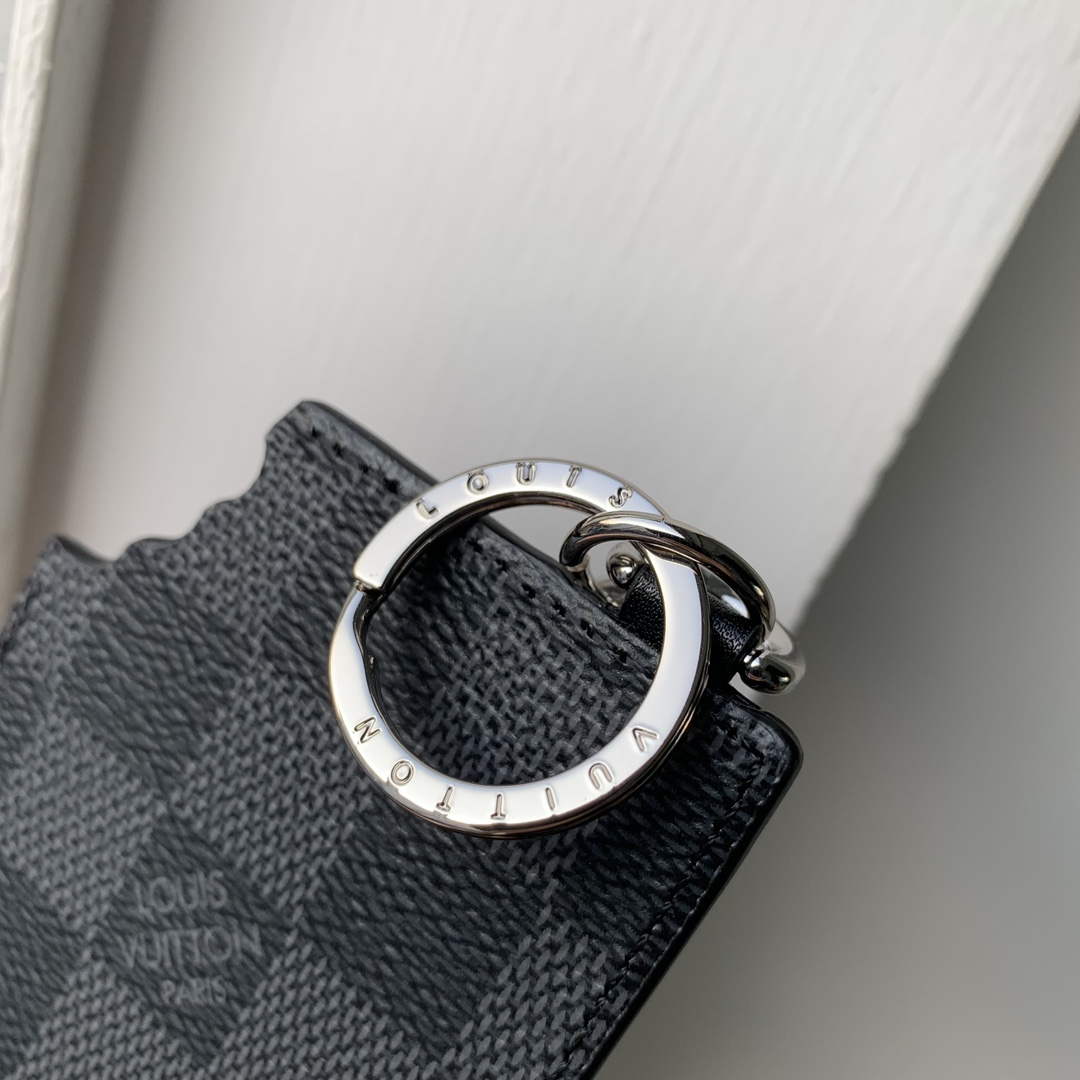 LV M01478 Louis Vuitton LV Chocolate Bar Figurine Key Holder and Bag Charm Black grid | lv m01478 louis vuitton lv chocolate bar figurine key holder and bag charm black grid 5