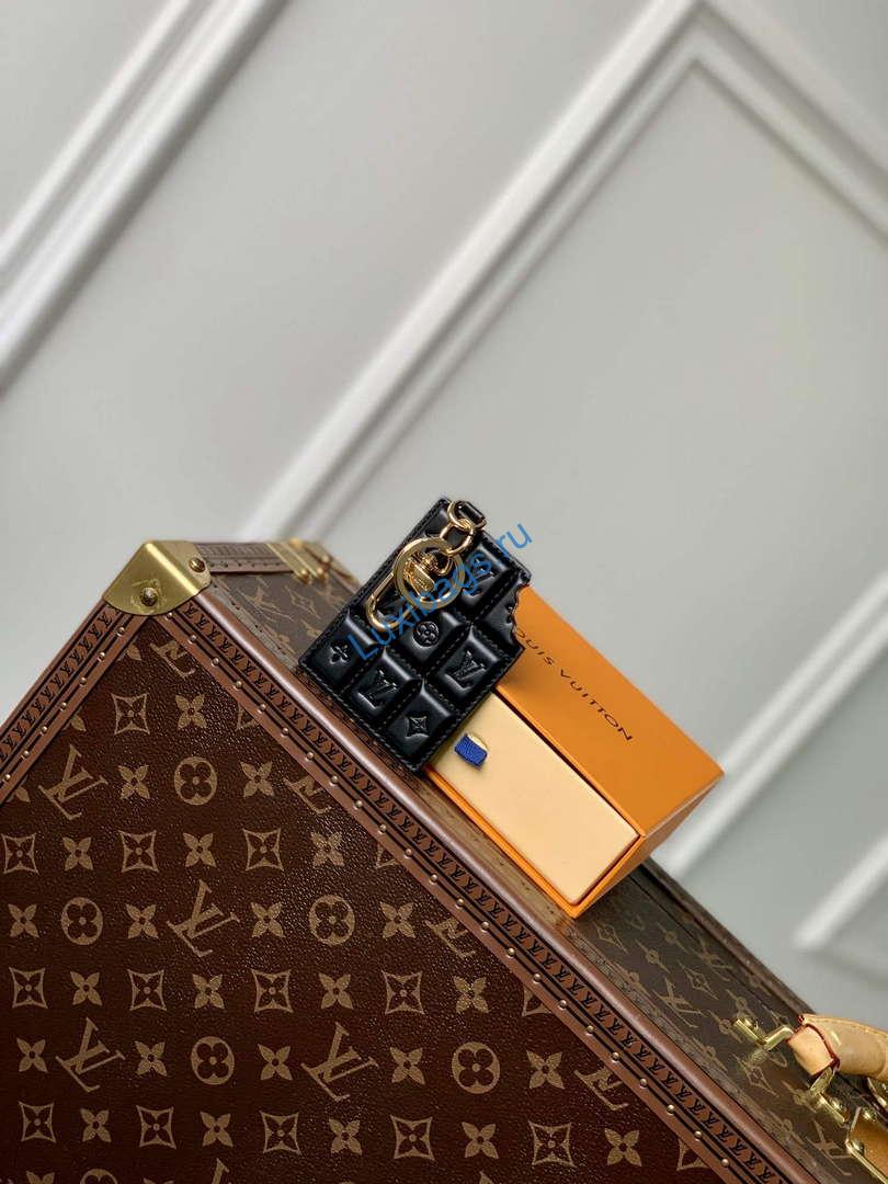 LV M01478 Louis Vuitton LV Chocolate Bar Figurine Key Holder and Bag Charm Black Leather | lv m01478 louis vuitton lv chocolate bar figurine key holder and bag charm black leather 1