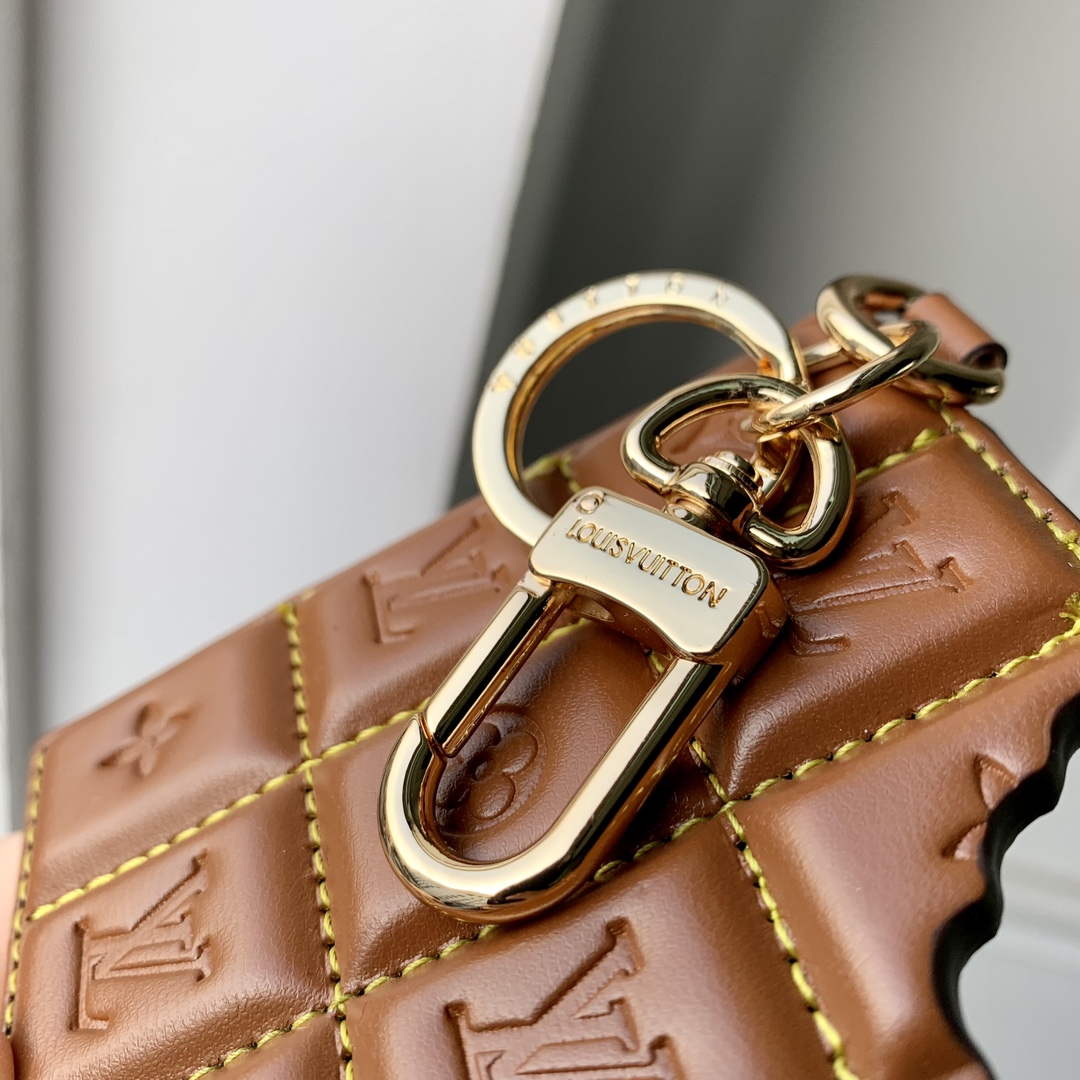 LV M01478 Louis Vuitton LV Chocolate Bar Figurine Key Holder and Bag Charm Brown grid | lv m01478 louis vuitton lv chocolate bar figurine key holder and bag charm brown grid 3