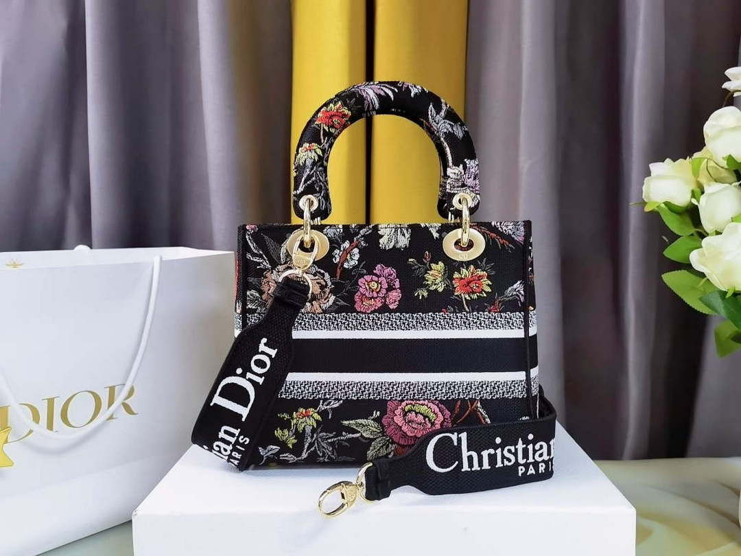 Dior M0565 Medium Lady D-Lite Multicolor Florilegio Embroidery M1031 | dior m0565 medium lady d lite multicolor florilegio embroidery m1031 02