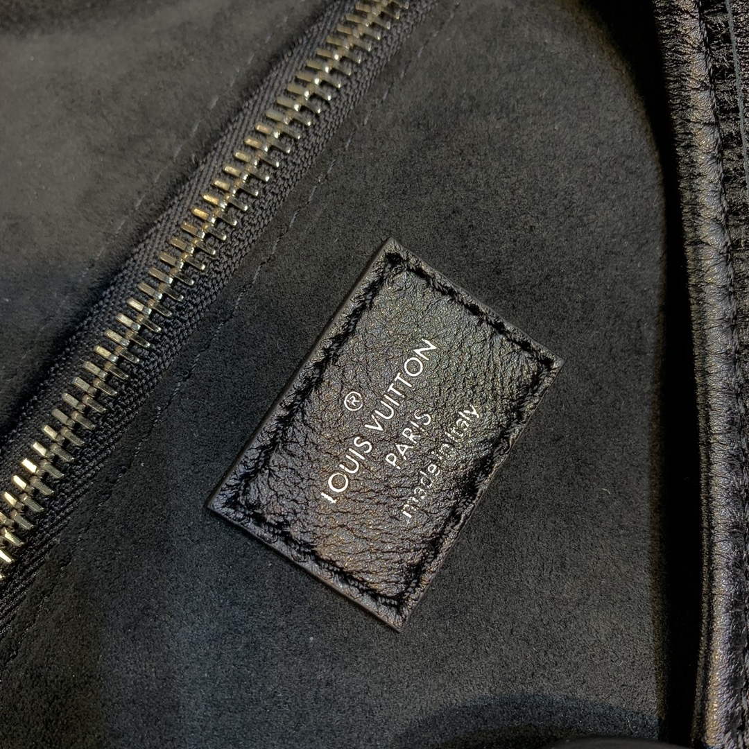 LV M25143 Louis Vuitton CarryAll Dark MM Handbag Black | lv m25143 louis vuitton carryall dark mm handbag black 6