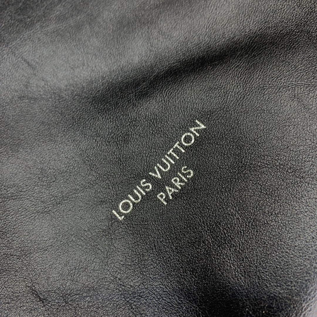 LV M25143 Louis Vuitton CarryAll Dark MM Handbag Black | lv m25143 louis vuitton carryall dark mm handbag black 8