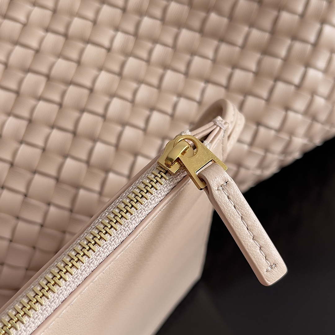 Bottega Veneta BV 608811 Large Cabat Bag Bv0025 | bottega veneta bv 608811 large cabat bag bv0025 006