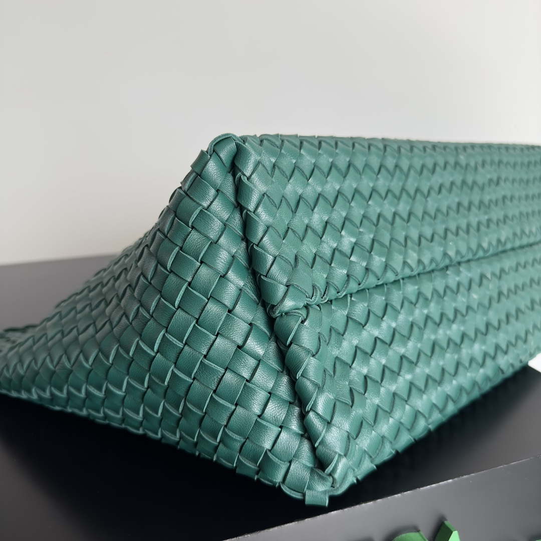 Bottega Veneta BV 608811 Large Cabat Bag Bv0026 | bottega veneta bv 608811 large cabat bag bv0026 004