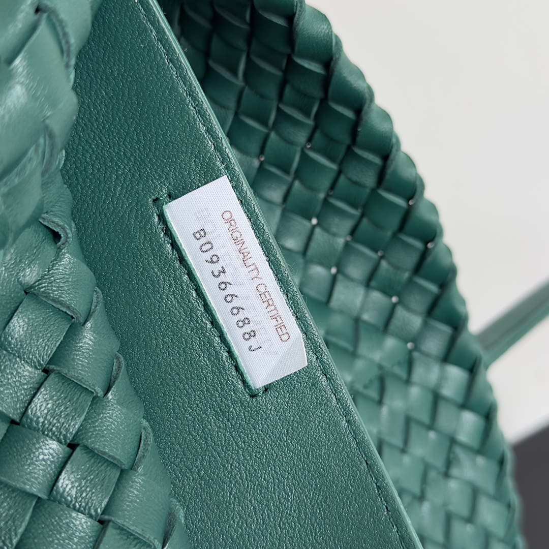 Bottega Veneta BV 608811 Large Cabat Bag Bv0026 | bottega veneta bv 608811 large cabat bag bv0026 007