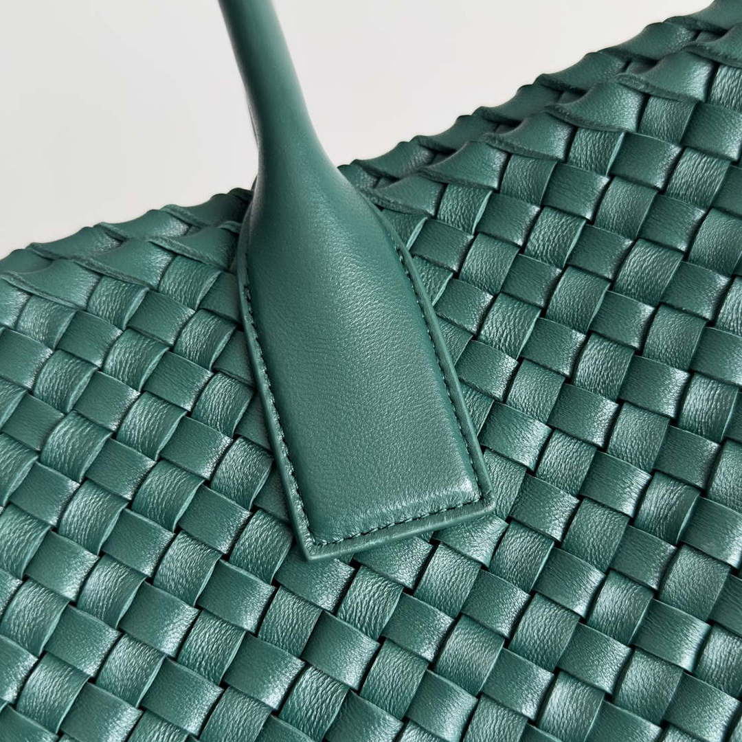 Bottega Veneta BV 608811 Large Cabat Bag Bv0026 | bottega veneta bv 608811 large cabat bag bv0026 009