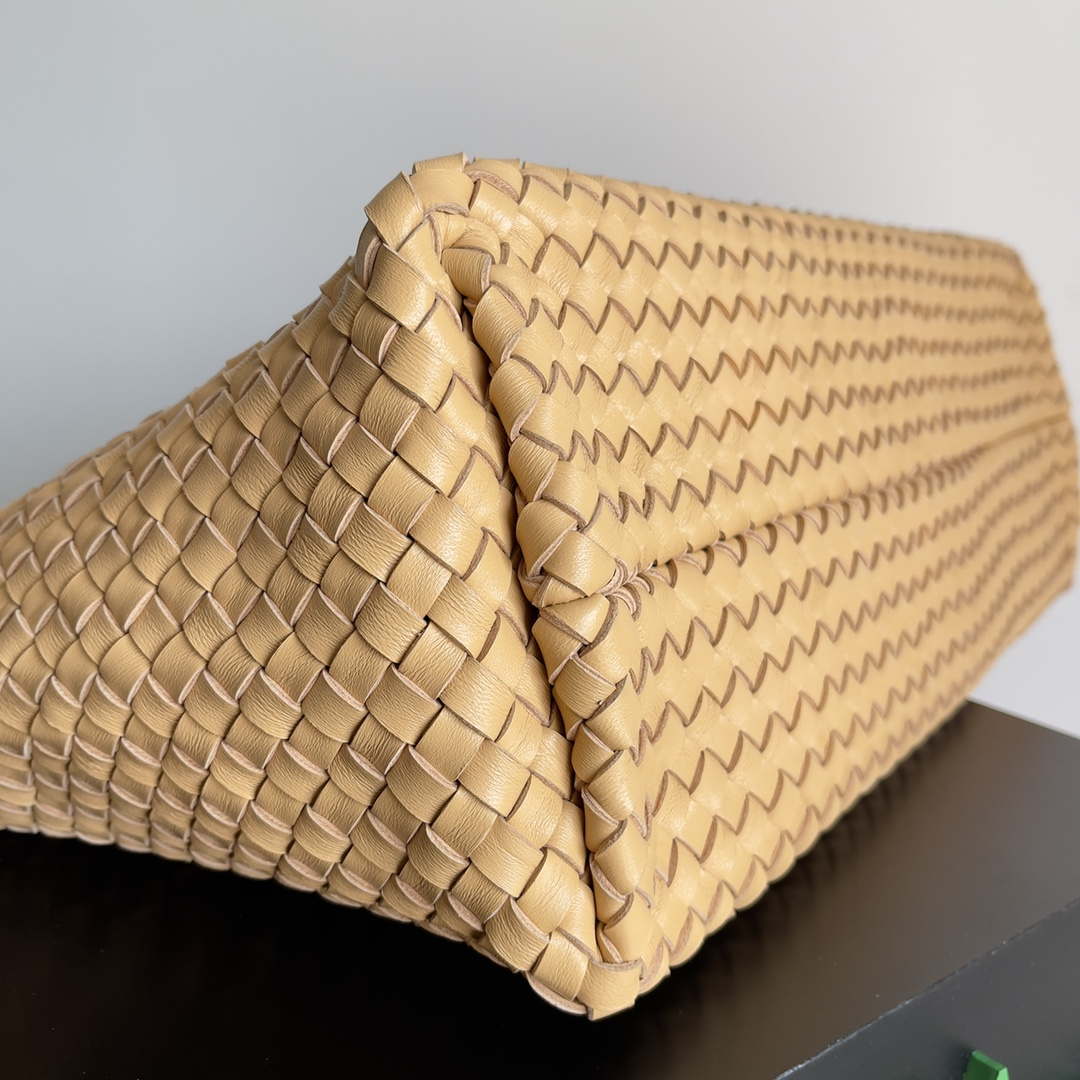 Bottega Veneta BV 608811 Large Cabat Bag Bv0027 | bottega veneta bv 608811 large cabat bag bv0027 006