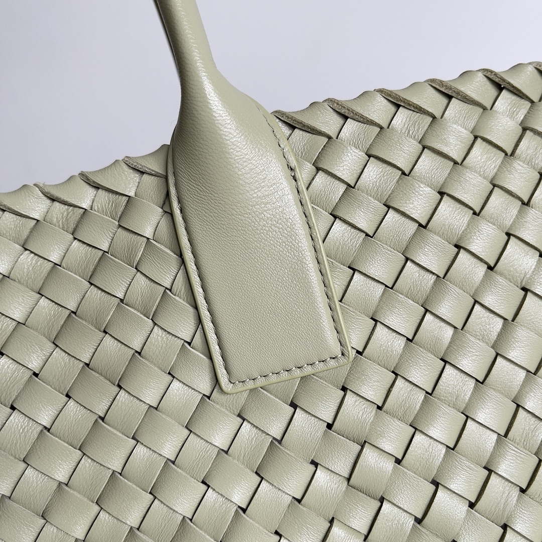 Bottega Veneta BV 608811 Large Cabat Bag Bv0028 | bottega veneta bv 608811 large cabat bag bv0028 005