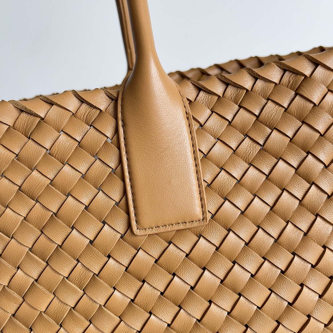 Bottega Veneta BV 608811 Large Cabat Bag Bv0029 | bottega veneta bv 608811 large cabat bag bv0029 002