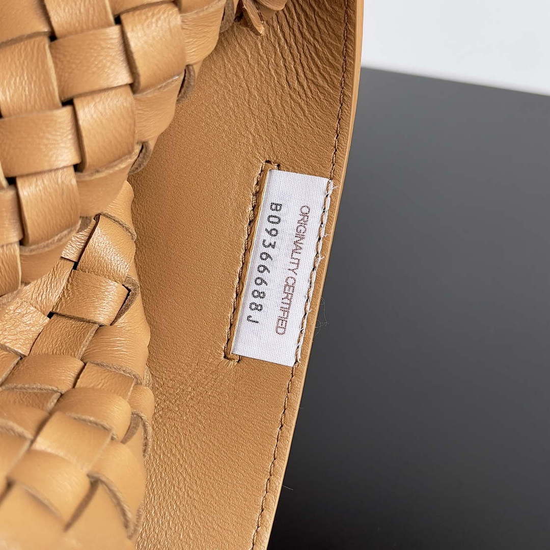 Bottega Veneta BV 608811 Large Cabat Bag Bv0029 | bottega veneta bv 608811 large cabat bag bv0029 007