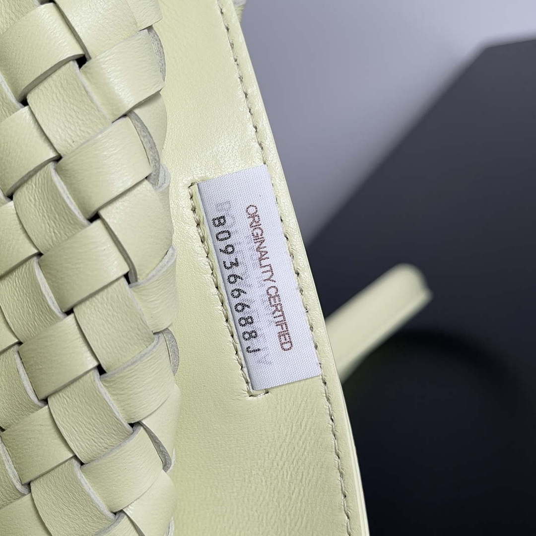 Bottega Veneta BV 608811 Large Cabat Bag Bv0030 | bottega veneta bv 608811 large cabat bag bv0030 008