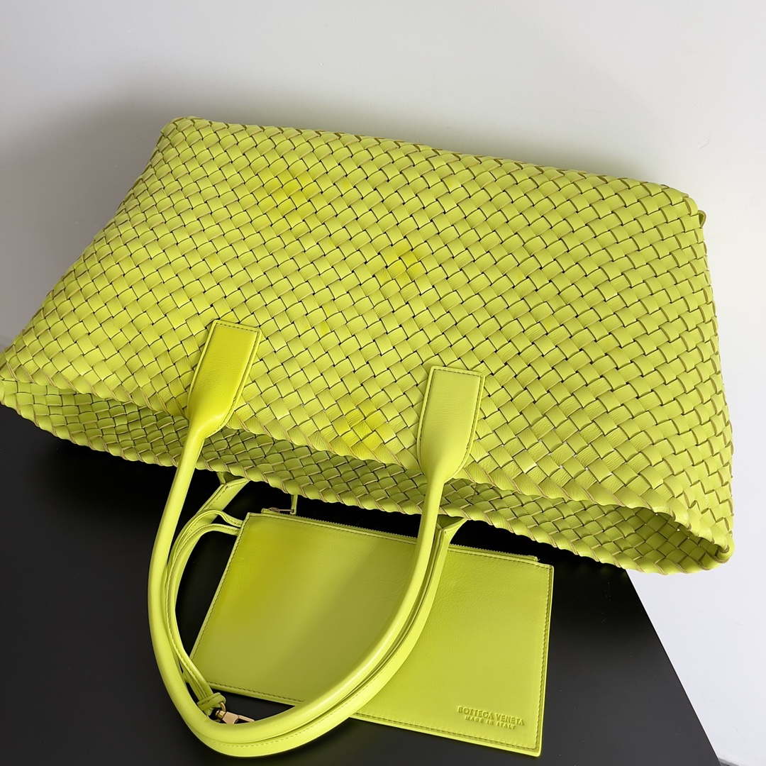 Bottega Veneta BV 608811 Large Cabat Bag Bv0031 | bottega veneta bv 608811 large cabat bag bv0031 002