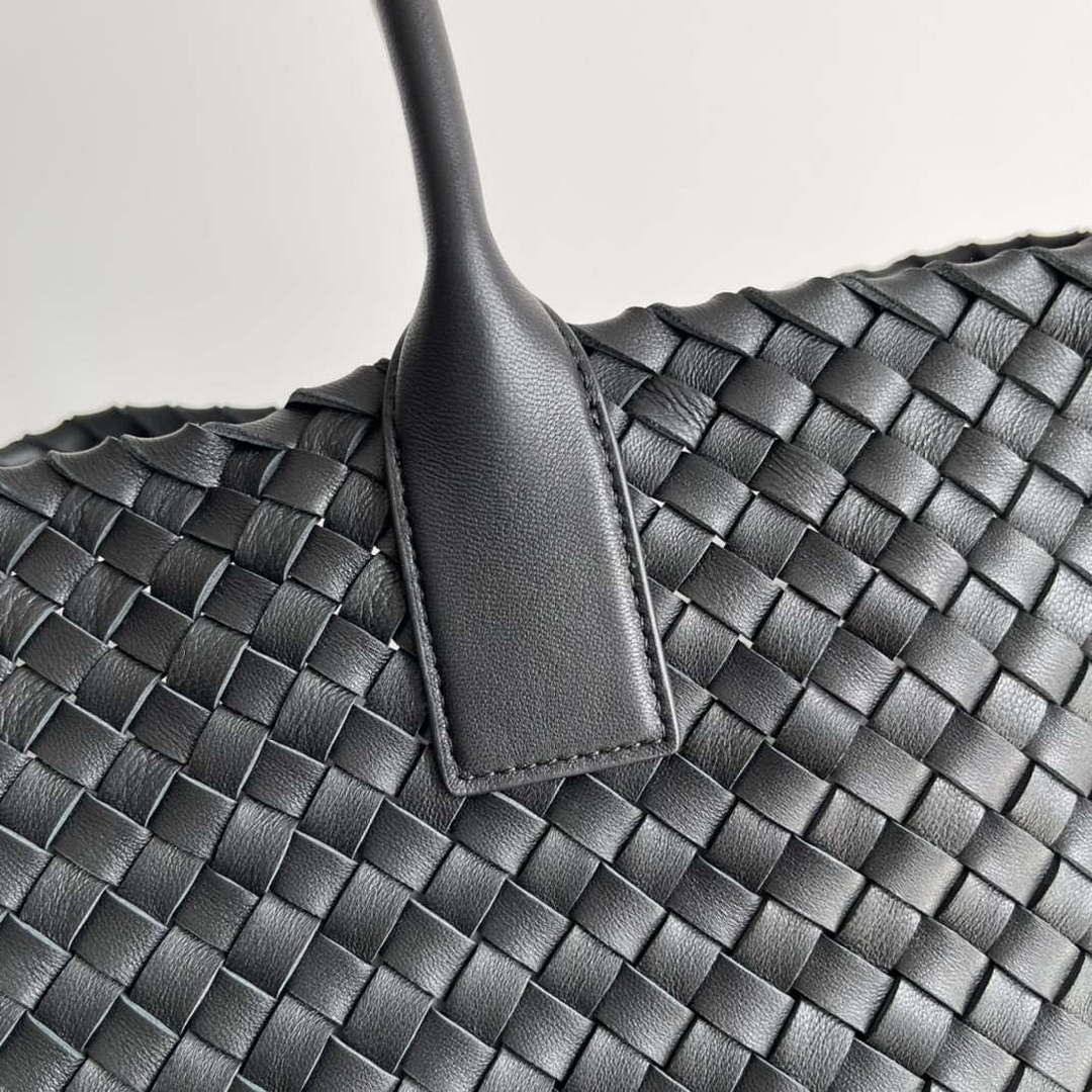 Bottega Veneta BV 608811 Large Cabat Bag Bv0033 | bottega veneta bv 608811 large cabat bag bv0033 002