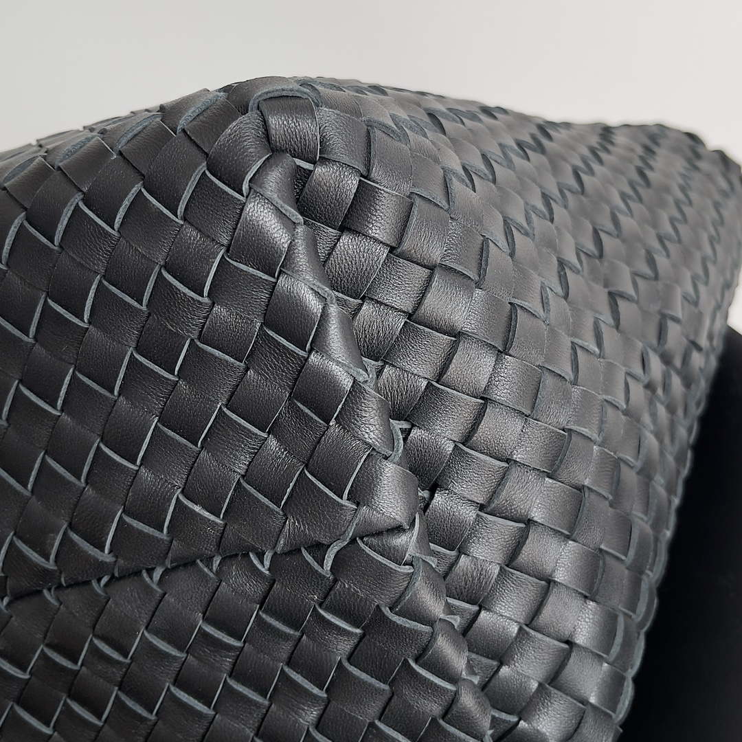 Bottega Veneta BV 608811 Large Cabat Bag Bv0033 | bottega veneta bv 608811 large cabat bag bv0033 005
