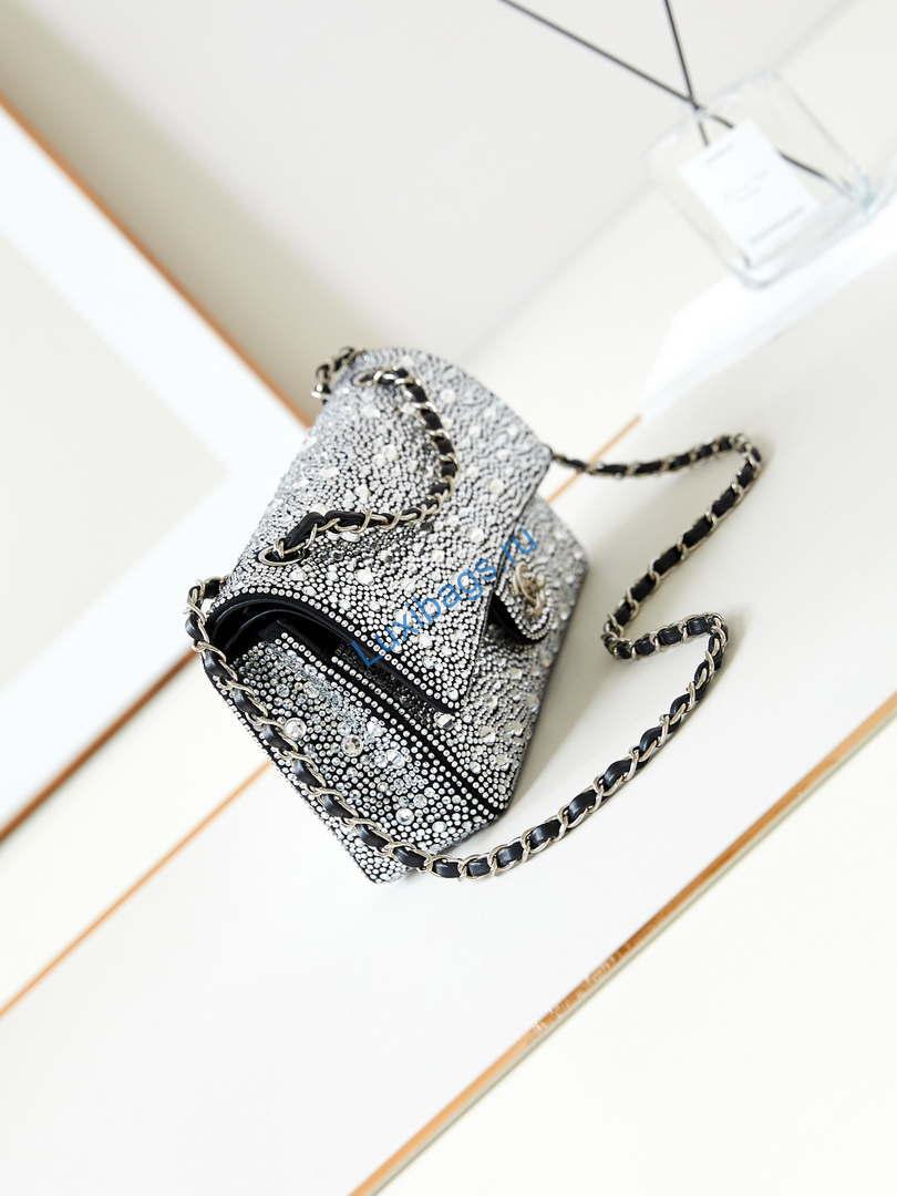 chanel 24ss a01112 flap classic handbag large diamond inlaid silver 6 Chanel 24SS A01112 Flap Classic Handbag Large diamond inlaid Silver | chanel 24ss a01112 flap classic handbag large diamond inlaid silver 002