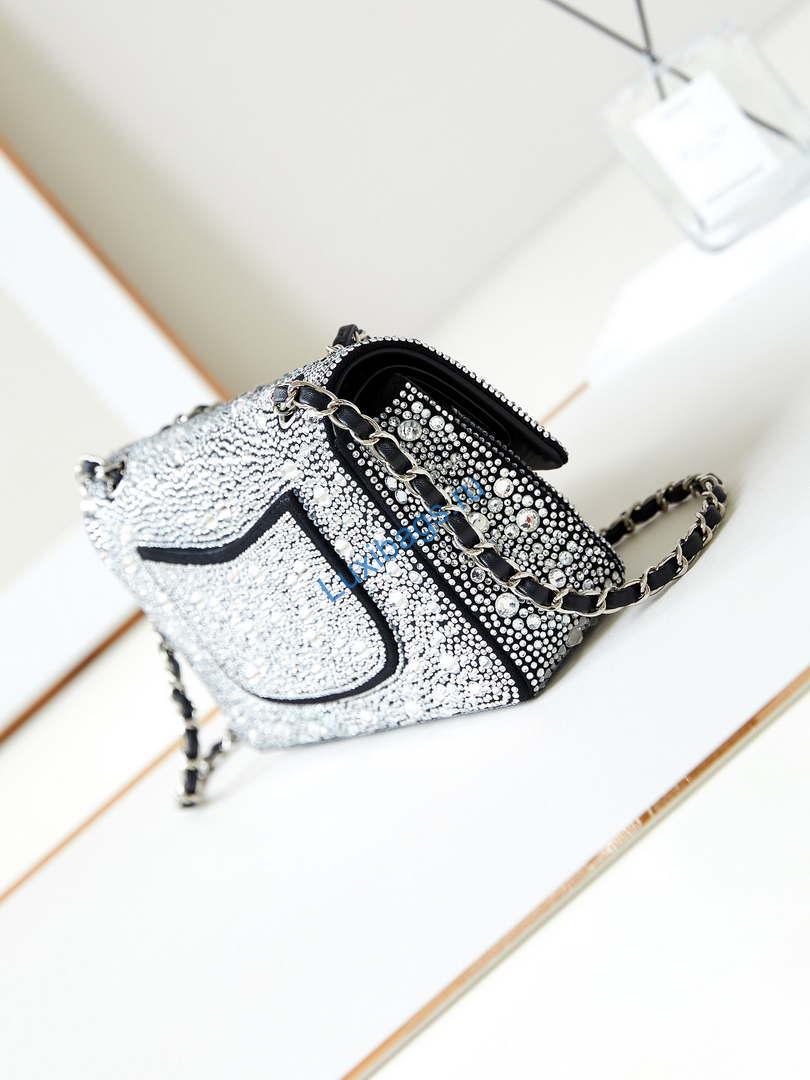 chanel 24ss a01112 flap classic handbag large diamond inlaid silver 1 Chanel 24SS A01112 Flap Classic Handbag Large diamond inlaid Silver | chanel 24ss a01112 flap classic handbag large diamond inlaid silver 006