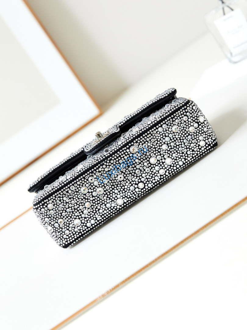 chanel 24ss a01112 flap classic handbag large diamond inlaid silver 3 Chanel 24SS A01112 Flap Classic Handbag Large diamond inlaid Silver | chanel 24ss a01112 flap classic handbag large diamond inlaid silver 008