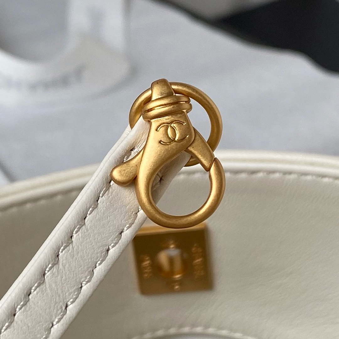 Chanel AS4754 24P New Hobo Bag White Lambskin | chanel as4754 24p new hobo bag white lambskin 009