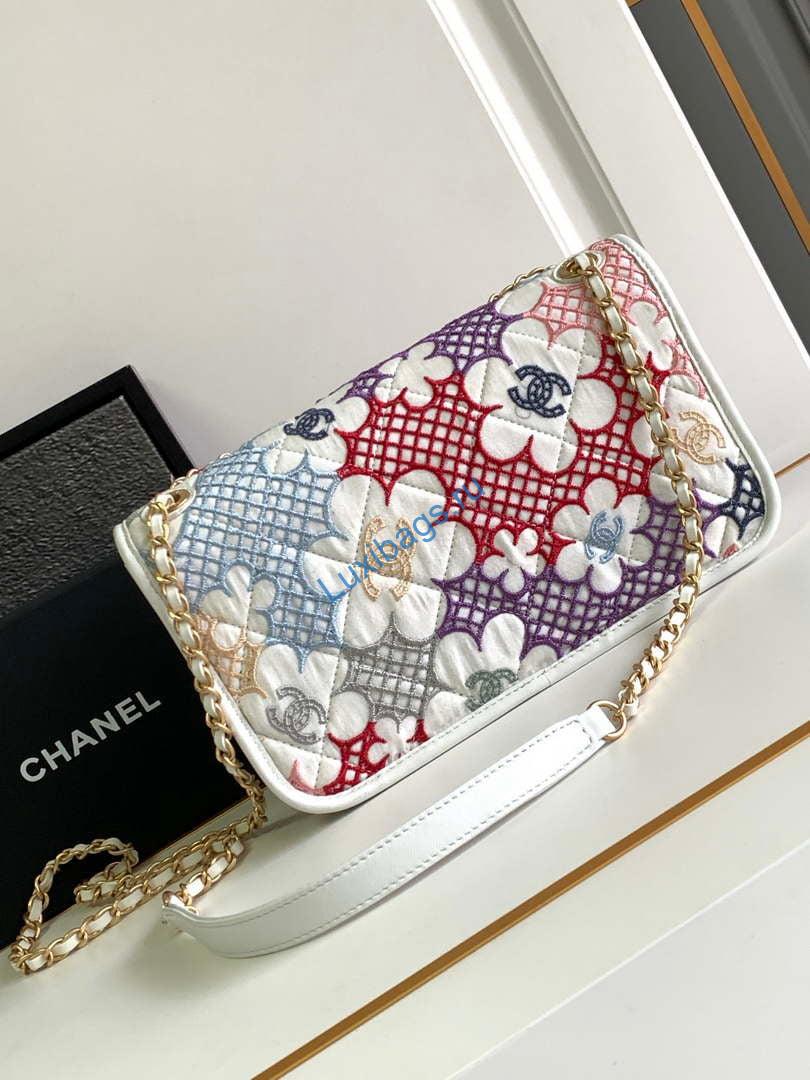 Chanel AS4773 Flap bag Lace Patchwork & Gold-Tone Metal White & Multicolor | chanel as4773 flap bag lace patchwork gold tone metal white multicolor 002