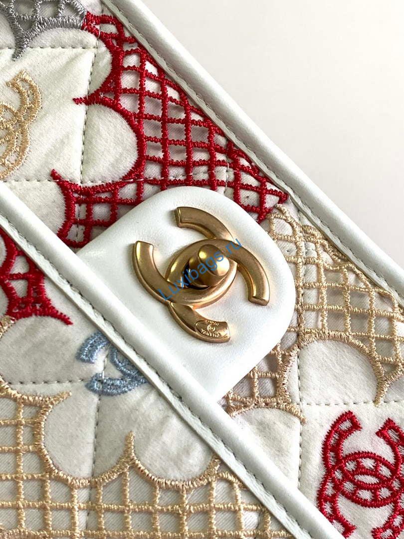 Chanel AS4773 Flap bag Lace Patchwork & Gold-Tone Metal White & Multicolor | chanel as4773 flap bag lace patchwork gold tone metal white multicolor 004