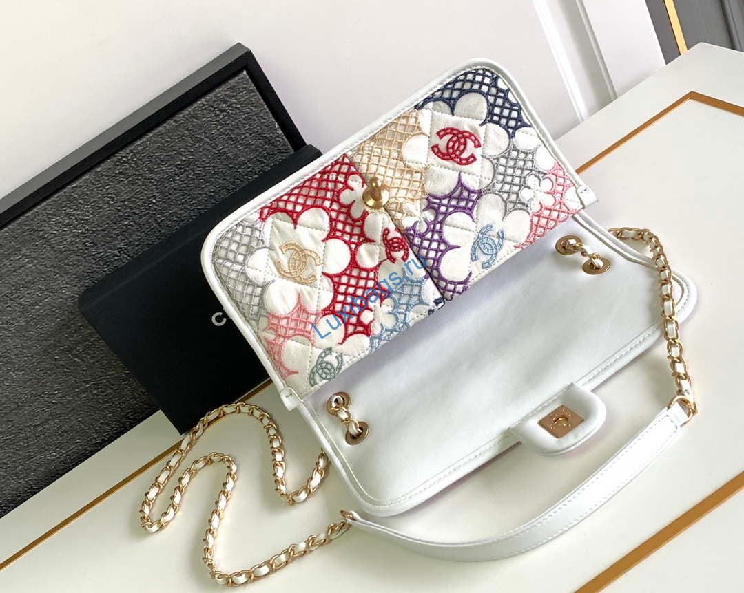 Chanel AS4773 Flap bag Lace Patchwork & Gold-Tone Metal White & Multicolor | chanel as4773 flap bag lace patchwork gold tone metal white multicolor 005