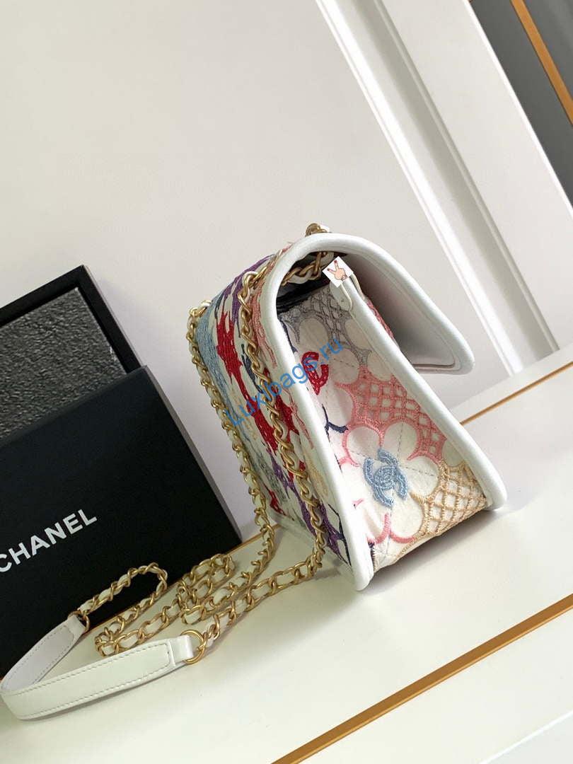 Chanel AS4773 Flap bag Lace Patchwork & Gold-Tone Metal White & Multicolor | chanel as4773 flap bag lace patchwork gold tone metal white multicolor 009