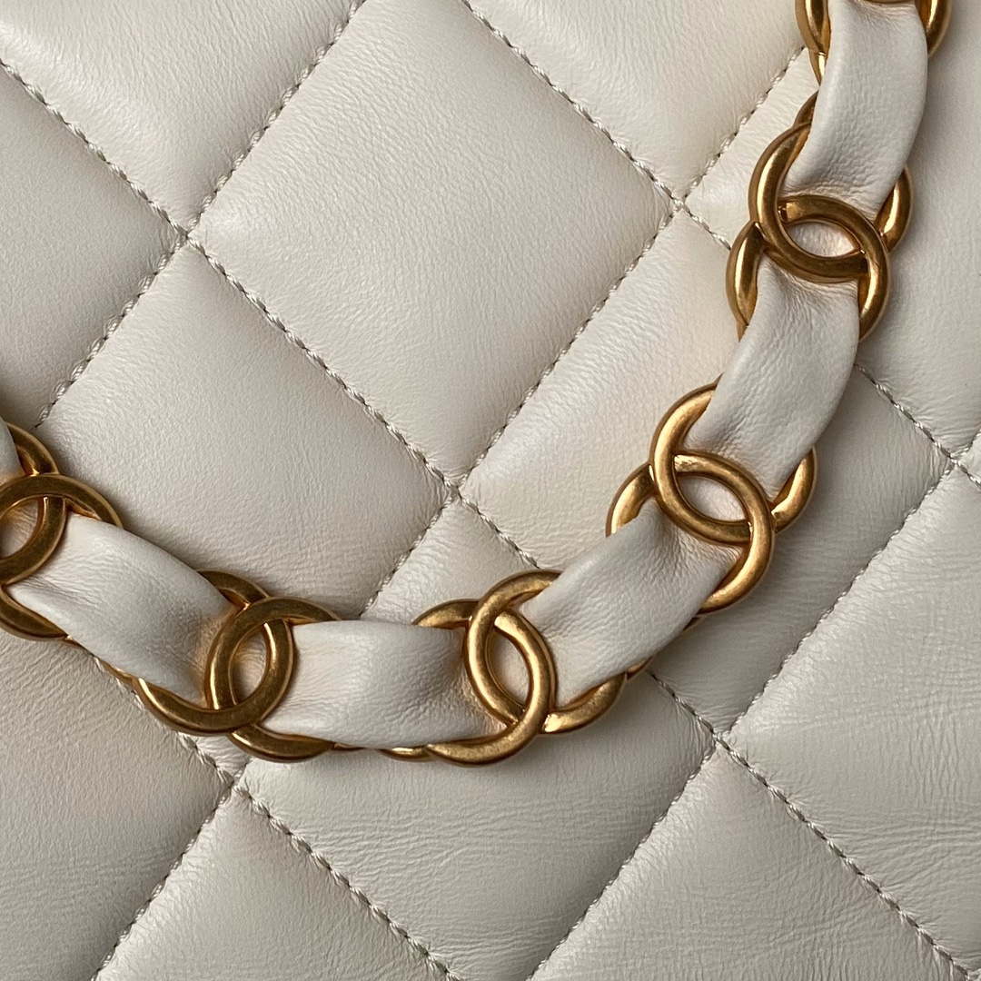 Chanel AS4777 24P New Hobo Bag White Lambskin | chanel as4777 24p new hobo bag white lambskin 004
