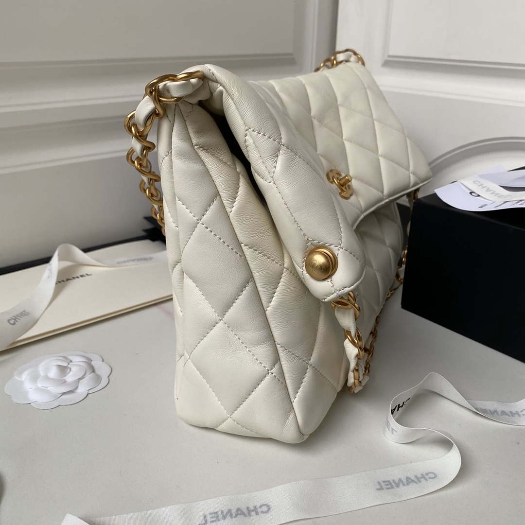 Chanel AS4777 24P New Hobo Bag White Lambskin | chanel as4777 24p new hobo bag white lambskin 006