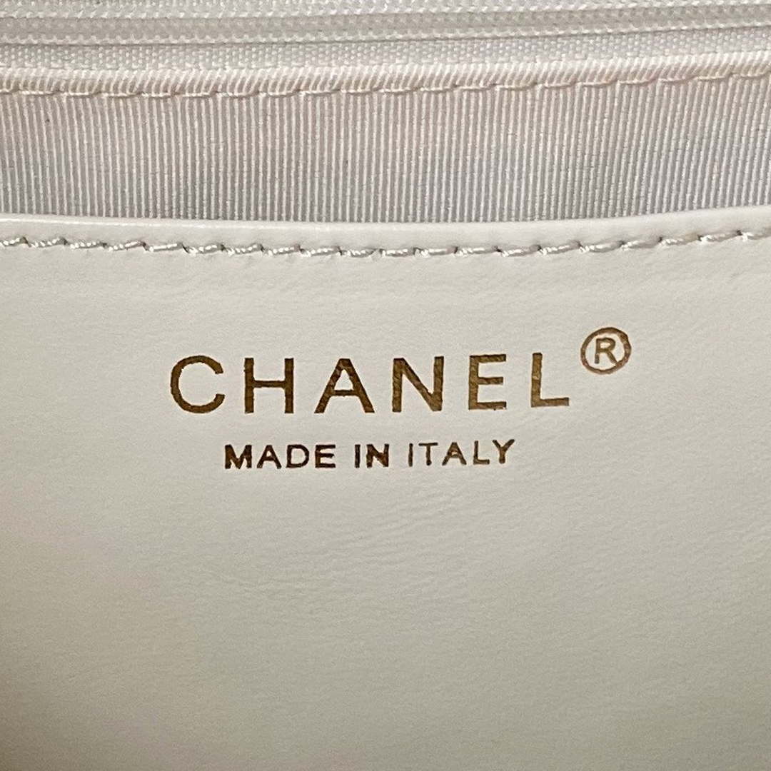 Chanel AS4777 24P New Hobo Bag White Lambskin | chanel as4777 24p new hobo bag white lambskin 008