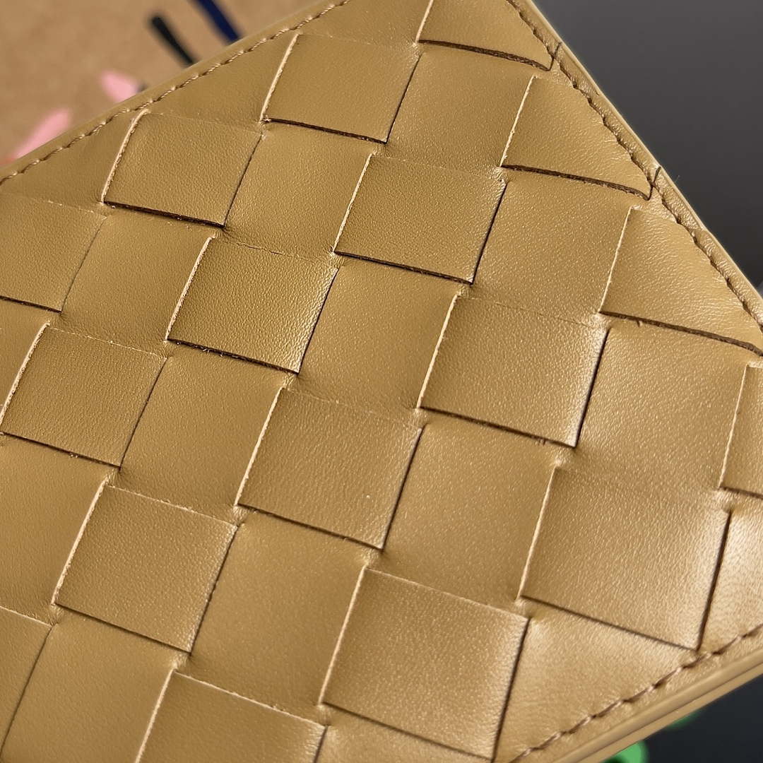 Bottega Veneta BV 743211 Intrecciato Bi-Fold Wallet BV70050 | bottega veneta bv 743211 intrecciato bi fold wallet bv70050 007