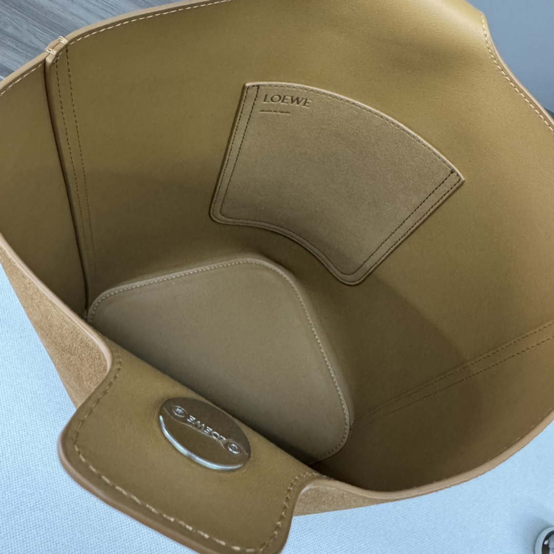 Loewe AANBBBWX01 Medium Pebble Bucket bag in mellow Suede cowhide leather Brown | loewe aanbbbwx01 medium pebble bucket bag in mellow suede cowhide leather brown 08
