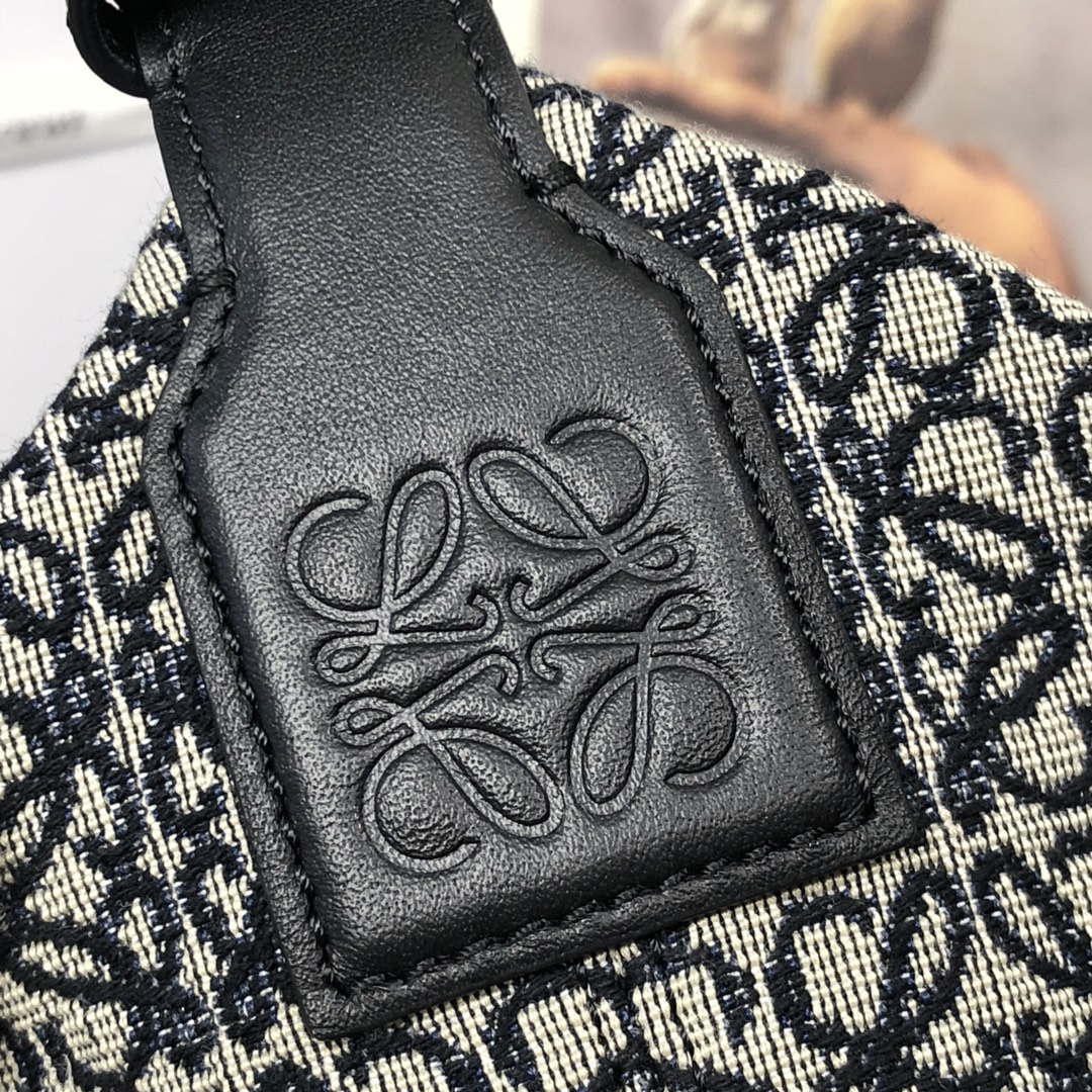 Loewe B906Q63X04 Small Cubi Crossbody bag Black and white | loewe b906q63x04 small cubi crossbody bag 006