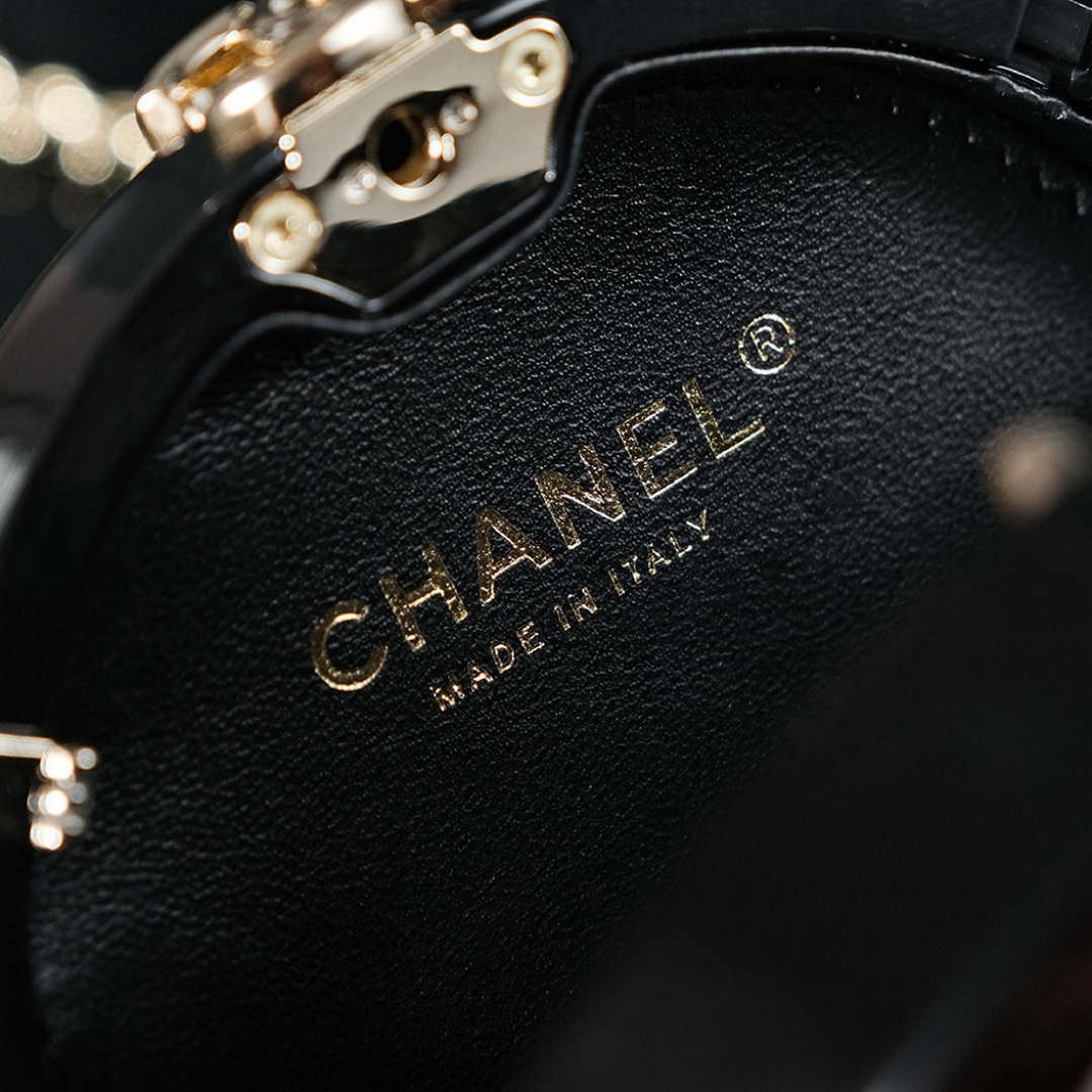 Chanel AS3548 Evening Round Lambskin white | chanel as3548 evening round lambskin white 008