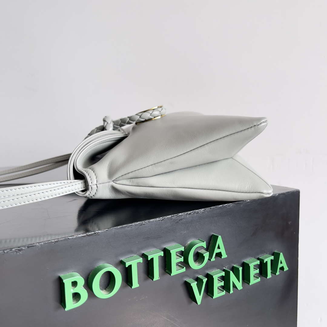 Bottega Veneta BV 806034V4SJ12250 Medium Liberta Bag White | bottega veneta bv 806034v4sj12250 medium liberta bag white 002 bottega veneta bv 806034v4sj12250 medium liberta bag white 002