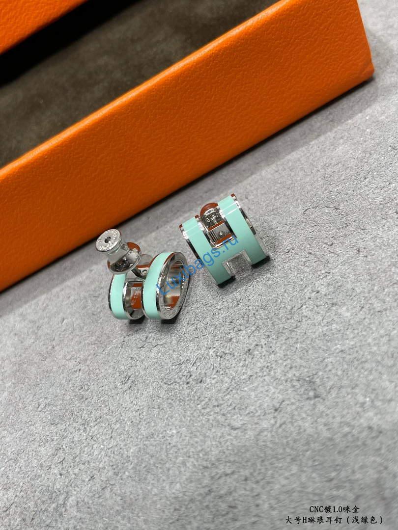 Hermes Pop H earrings H3611021 light green | hermes pop h earrings h3611021 light green 7 hermes pop h earrings h3611021 light green 7